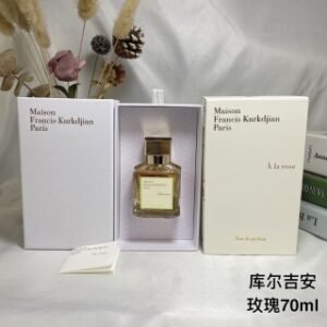 💹50✍️专柜版本
弗朗西斯·库尔吉安玫瑰70ml
Maison Francis Kurkdjian a la rose 2014 i la rose
属性：女香
香调：花香调