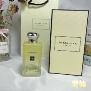 💹48✍️专柜版本
雪柚/柚子YUJA
祖马龙2020年祖玛龙Blossoms春季限定秘境花园限量花开系列香水100ml

柚子属于柠檬，酸橙和葡萄柚的家族，
但不如三者那么尖锐和酸，
带有诱人的，清新的，多汁的柑橘味，
主要产地为韩国寒冷霜冻的丛林。柚子
平衡了鼠尾草和薰衣草的芳香风味，与柑橘形成鲜明对比
木质的雪松木基调和冷杉香脂的琥珀般树脂质，
使香气加深并令人上瘾。
带有令人上瘾的琥珀木香气息的热情柑橘。