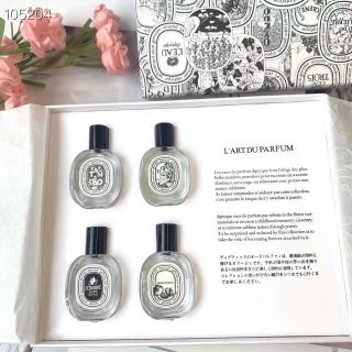 💹45✍️专柜版本
蒂普提克香水小样10ml四件套/白标香水小样四件套 Q版!10ml×4。内含:檀道,无花果,杜桑,水中影。