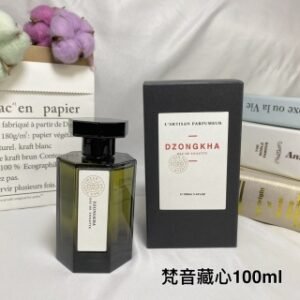 💹50✍️专柜版本
阿蒂仙 梵音藏心DZONGKHA 100ml
东方花香调
前调：牡丹小豆蔻荔枝
中调：辛香料茶叶香根草焚香雪松
后调：皮革鸢尾花纸莎草
刚喷上时小豆蔻夹杂牡丹的墙裂冲走随着前调气味的散去各种尖瑞辛香料凸显出来
有种甘醇的感觉。过了很长时间后
焚香的味道一直留在皮肤上
让宁静致远，远离各种喧嚣一个人沉浸在古朴的环境中