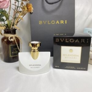 💹50✍️专柜版本
新款宝格丽华美广霍Bvlgari splendida Patchouli Tentation, 2020
香调：花香甘苔调
前调：广藿香桃子
中调：广藿香鸢尾根
后调：广藿香麝香