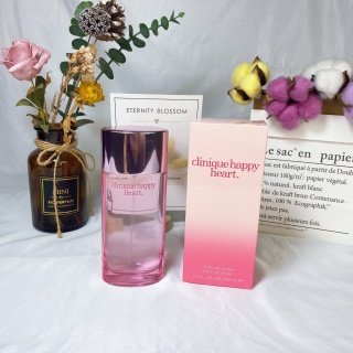 💹45✍️专柜版本
Clinique Happy Heart 倩碧心悦快女士100ML 香精
前调:橘子 醋栗叶 黄瓜
中调:胡萝卜 凤眼兰
基调:檀香木 木质香