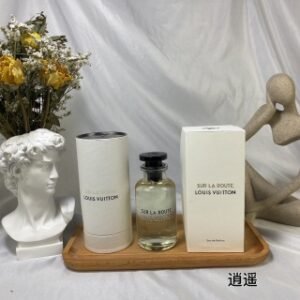 💹130✍️专柜版本
LV路易威登逍遥男士香水SUR LA ROUTE 100ml
香橼木
佛手柑
秘鲁香脂
胡椒
肉豆蔻
白麝香