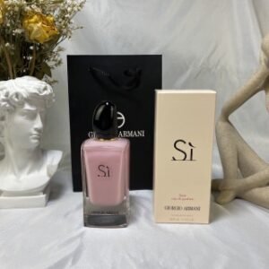 💹45✍🏻专柜版，
阿玛尼粉瓶挚爱浓香花香100ml，Giorgio Armani Si Fiori, 2019香调：花香甘苔调前调：橘子，黑加仑中调：橙花油橡木苔广藿香玫瑰后调：香草麝香