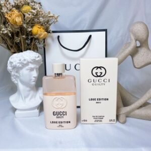 💹50✍️专柜版本
古驰罪爱蜜恋女士100ml！
 Guilty Love Edition MMXXI pour Femme*士版据称是一款芳香花香型香水，传达着“毫不致歉的爱”的信息。它由被称为 mandora的柑橘类水果(在塞浦路斯生长的橘子和橙子的混合物)，香柠檬，粉胡椒和丁香的香气组成

首调: 柑橘，香柠檬，粉胡椒
中调:紫丁香
基调:广藿香