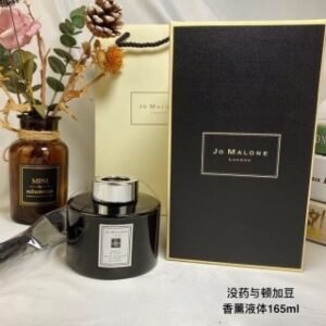 💹65✅经典款
💹80✅限量版
专柜版,图片已满,现货味道认文字✔️祖马龙香薰藤条165ml!味道:经典款黑瓶没药与顿加豆,丝绒玫瑰与乌木,经典款透明瓶橙花,薰衣草,蓝风铃,英国梨,青柠,红玫瑰,黑石榴,牡丹,花纹限量款英国梨。