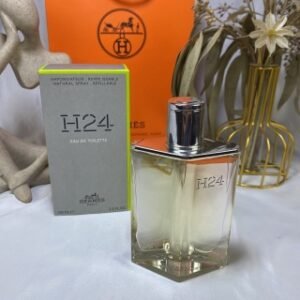 💹50✍️专柜版本
爱马仕 Hermes H24律动男士100ml
气味高档男士香水淡香
香调:绿叶馥奇香调
气味：快乐鼠尾草黑檀红木金属水仙
属性:男香