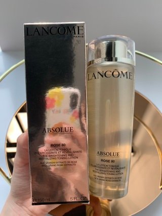 💹65✍️明通版本,
非流通普货,支持对比✔️兰蔻菁纯玫瑰爽肤水150ml!菁纯系列家族新秀是一款高级别的保湿修复精华水,如果你赶上皮肤超干燥,缺水严重,敷面膜都好不了~一枚硬币大小的菁纯水就能让肌肤喝到饱。