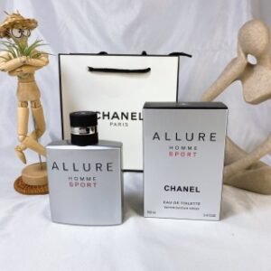 💹45✍️专柜版本
香奈儿银色运动男士香水100ml🔜专柜品质➠小香Allure银色运动男士香水100ml香奶奶Allure倾城之魅运动魅力男士淡香水100ml香调：清新东方调前味：佛手柑、西西里柑橘、突尼西亚澄花中味：马达加斯加黑胡椒后味：西洋杉、香根草