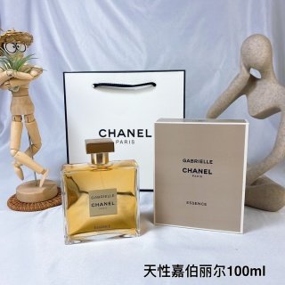 💹45✍️专柜版本
香奈儿天性嘉丽柏尔香水100ml☜嘉丽伯尔新款花香调EDP女士香一氛款耀目动人的士女香氛 暖金调色以嘉柏丽尔·香奶奶灵为感 白色花卉细腻柔绵的异域茉莉定下基调兰依依兰闪耀绿意然盎的沁人果香晶莹新清的橙花渐次吐含露苞待放的格拉斯晚香玉余悠韵长热情而自由 献给每一位光四芒射的非女凡性👏