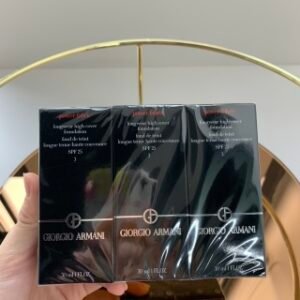 💹45✍️明通版本
可配中文标,正品瓶盖底部打磨精细,内套一个圈,3支1塑封,细节全对版,味道对香,市面最高版本,非流通普货,正品质量直供,支持对比,明通市场认可版本✔️阿玛尼红标粉底液明通版30ml!色号 :2#,3#。