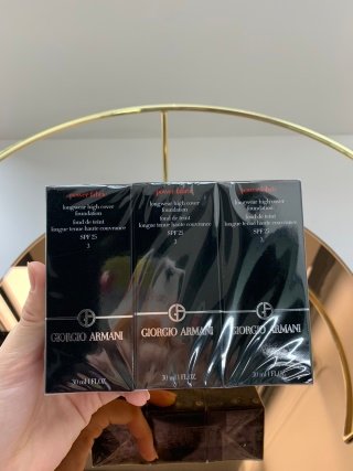 💹45✍️明通版本
可配中文标,正品瓶盖底部打磨精细,内套一个圈,3支1塑封,细节全对版,味道对香,市面最高版本,非流通普货,正品质量直供,支持对比,明通市场认可版本✔️阿玛尼红标粉底液明通版30ml!色号 :2#,3#。