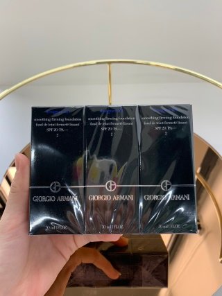💹45✍️明通版本
可配中文标,正品瓶盖底部打磨精细,内套一个圈,3支1塑封,细节全对版,味道对香,市面最高版本,非流通普货,正品质量直供,支持对比,明通市场认可版本✔️阿玛尼蓝标粉底液明通版30ml!色号 :2#,3#。