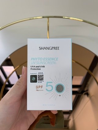💹25✍️明通版本
香蒲丽防晒霜60ml!PA➕➕➕➕精华做的防晒液,一点不粘腻,防止受到紫外线和有害环境刺激,一天下来皮肤都水水润润的!轻松涂抹。完全没有白浊现象和粘腻感,不油不腻,院线高端专业防晒。