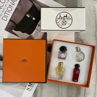 💹38✍️专柜版本
爱马仕我的一天香水小样四件套*7.5ml
礼盒装!内含:爱马仕之光+Twilly丝巾+橘彩星光+血色大黄