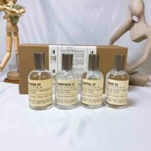 💹52✍️普通版本
实验室香水中样30ml四件套！内含：30ml*4带喷头。味道：13-29-31-33。