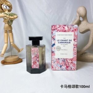 💹55✍️专柜版本
阿蒂仙之香/L‘Artisan卡马格颂歌香水100ML麝香柠檬

阿蒂仙卡马格颂歌
L'ArtisanParfumeur Le Chant de Camargue
香调:木质花香调
前调:香柠檬
中调：大米二氢茉莉酮希蒂莺
后调:檀香木
属性:中性香
调香师:Alberto Morillas
标签：美味木香清新脂粉奶脂香花香