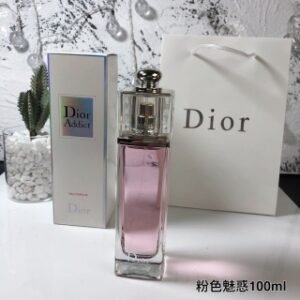 💹42✍️专柜版本
迪奥粉色魅惑香水100ml
🔜 一比一质量❗️打12/件48‼️
🔻迪奥粉色魅惑清新淡香水 EDT 100ml
【香 调】甜美花果香调
【前 味】柑橘、葡萄柚、柳橙、佛手柑
【中 味】小苍兰、空谷百合、玫瑰、白莲花、石榴香、菠萝、西瓜、冰沙
【后 味】檀香、西洋杉、琥珀、麝香