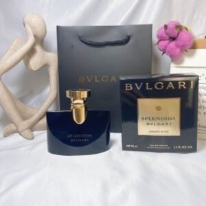 💹50✍️专柜版本
Bvlgari 宝格丽黑茉莉女士/夜茉莉香水100ml 
【香 调】 木质花香型【前 调】 绿色树汁、栀子花瓣【中 调】 阿拉伯茉莉花、杏仁【后 调】 甘草、东加豆、珍贵木材