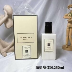 💹45✅专柜版，
祖马龙身体乳250ml！6个味道：蓝风铃，英国梨，海盐，青柠，油桃花与蜂蜜，橙花。