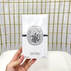 💹42✍️专柜版本
蒂普提克香水白标100ml！味道：无花果-檀道-清晨百合-水中影-杜桑-玫瑰之水-感官之水-东京柑橘-纸上-小苍兰-维提里欧-橙花之水-杜耶尔-天竺葵-夏日之光-永恒之水-春藤之水-依兰-金苹果之水！