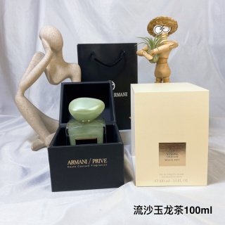 💹48✍️专柜版本
阿玛尼 玉龙茶幻沙香水100ml
🔜 一比一质量❗️6234# 幻沙玉龙茶100ml
🔻Armani阿玛尼私藏系列玉龙茶香流沙版玉龙幻沙2021珍藏香水母狼100ml
前调:橘子柠檬
中调:茶叶
后调:龙涎香
去年玉龙茶香刷爆网络,这支流沙版本‘玉龙幻沙是玉龙茶香2021全新推出的流沙版。
简洁动人,这就是小清新。
上皮之后会顷刻延展开一阵酸爽的气泡柠檬果汁,微凉但是不刺激,是温柔的一杯夏日冷饮。
茶香就浅浅的铺垫在这杯柠檬水之下,隐隐发力,逐步彰显自己清新却不失稳重的气质。
文艺俏皮小清新,象征清新与活力。
绿茶为泉,柑橘做缀,微甜却恰到好处的清新,
茶叶沿着水的脉络,像那云卷云舒,逐渐舒放开来,撷一抹茶香,徜徉浮光流云,温柔平息世界的脉搏,删繁就简的文艺气质、悠远淡泊的意境,与我心中的厂中国风丁不谋而合,煎一壶清茶,等个有闲人,一同来品茗。