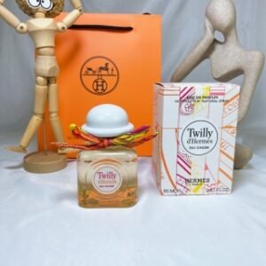 💹60✍️专柜版本
 Hermes/爱马仕2021年新香白帽子丝巾香水85ml Twilly 
生姜花
香水成分:牡丹 姜糖 雪松木