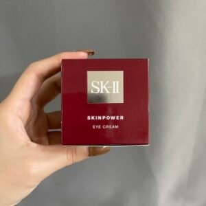 💹20✍🏻专柜版，
Sk小红瓶眼霜15ml！觉得海蓝之谜贵的，可以试试这款：SKⅡ大红瓶眼霜，滋润又不厚重，不会长脂肪粒，绝对是对付眼部小细纹的能手，SK2·立体紧致修护眼霜，源自SK2获奖🏆最多的抗老科技，精研出创新的眼部产品，柔润，细滑，帮您打造又大又明亮的年轻双眸。修护因生活形态因素所产生的松驰，皱纹等老化迹象，紧实提拉，减少皱纹，令肌肤紧致弹性，双眼变大变明亮。