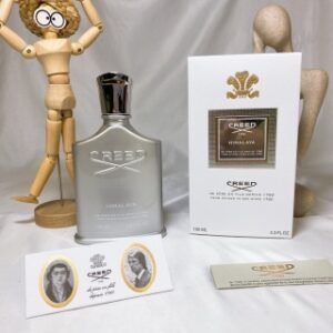 💹50✍️专柜版本
克雷德信仰高山雪松/雪山之巅香水 100ml
清新木质香调

Creed信仰喜马拉雅香水Himalaya
前调：柑橘、葡萄柚、佛手柑、柠檬
中调:檀香木、香根草、雪松
基调:麝香、琥珀
感香：喜马拉雅给我的感觉是高不可及·我觉得Creed一贯的风格应该
很容易把这种感觉转为气味的吧·一闻到还是有点吃惊·竟然是檀木主打
，不是有了一款很经典的原始檀木了?再细闻之·感受到了高山上独有的
湿润空气的味道·很特别·很清澈！
himalaya snow mountainOliver Creed奥利弗·克雷德在他的西藏之旅后
开始创建了男性香水·被冰雪覆盖的喜马拉雅山象征着辉煌、美丽、
权力与永恒·而这款Himalaya喜马拉雅男性香水的设计者则试图把这座
山峰的特质转移到香水上·