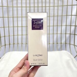 💹40✍️专柜版本
兰蔻午夜玫瑰香水75ml🔜LANCOME 兰蔻珍爱午夜玫瑰女士香水75ml。前调:覆盆子,蓝莓中调:,玫瑰,茉莉,粉胡椒后调:雪松,香草,麝香💢