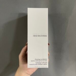 💹20✍️专柜版本
阿玛尼黑曜石洗面奶150ml🔜实拍📸到货❗️这款洁面真的温和又干净，体现出氨基酸洁面的温柔质感，香味也是高级的淡雅，不是特浓的花香。因为是氨基酸基底，起泡不会那么丰富，属于低泡型。洗完感觉很舒服很清透，脸软软嫩嫩的💢