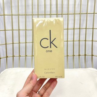 💹40✍️专柜版本
卡尔文克雷恩白色ck中性香水100ml
卡尔文克雷恩黑色ck中性香水100ml