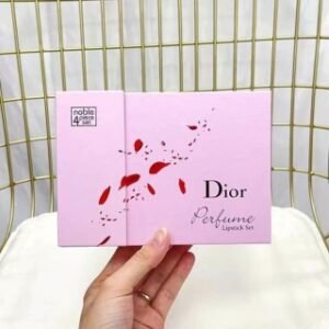 💹45✍️专柜版本
迪奥香水口红四件套粉盒🔜内含专柜小样➠送专柜手提袋!迪奥圣诞小样口红香水Q版4件套套装包含(专柜999小样+真我浓香5ML+花漾甜心5ML+粉魅5Ml)