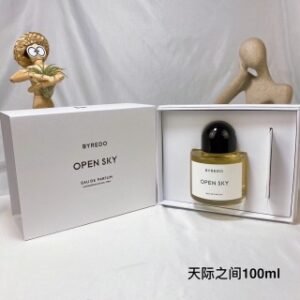 💹45✍️专柜版,
图片已满,现货15个味道认文字✔️百瑞德香水100ml!味道:图书馆,花序,郁金香,超级雪松,无人区玫瑰,荒漠孤魂,吉普赛之水,白色浪漫,非洲之旅,和缓之音,初澜狂花,百感交集,天际之间,初生玫瑰,喧闹城市。