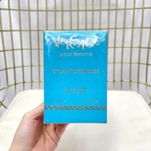💹50✍️专柜版本
新款范思哲女神淡香水100ml🔜范思哲海神女士淡香版香水100ml前调：柑橘精华，粉红胡椒和柠檬精华；中调：黑加仑子，茉莉花瓣，小苍兰和番石榴；后调：亮木，白麝香和活泼的木材