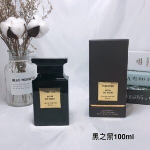 💹50✍️专柜版本
汤姆福特 Tom Ford 黑之黑中性 Noir De Noir  EDP100ml ，喷雾男女士香水清新，Tom Ford的Noir de Noir是一款西普香型的中性香水。Noir de Noir是在2007年推出的。 这款香水选用了藏红花, 玫瑰, 香草, 广藿香, 沉香木, 橡苔 和 薯块根.