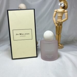💹55✍️专柜版本
 祖玛珑祖马龙2022春日限定樱花香水100ml Jo Malone London
香调:花香调
前调:香柠檬橘子
中调:玫瑰含羞草樱花
后调:木质香麝香
属性:女香