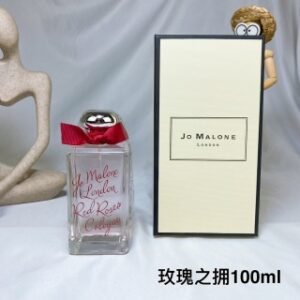 💹50✅专柜版，
祖马龙2022限定香红玫瑰/玫瑰之拥100ml
写实主义的玫瑰
好像棒了一大束玫瑰
拥进怀里的味道
还原纯粹本真的红玫瑰味道