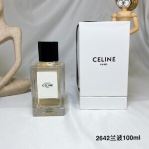 💹70✍️专柜版本
Celine赛琳思琳2022新款高定系列 RIMBAUD兰波香水 100ml
薰衣草鸢尾橙花油
新古典薰衣草的芬芳与鸢尾缥缈的脂粉气息相辅相成,仿佛一根紧绷而脆弱的线,将童年与成年的时光联结。
香调:薰衣草,橙花油,鸢尾花脂,小麦香调,麝香和香草香调。