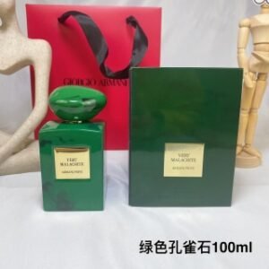 💹60✍️专柜版本
阿玛尼新款高定私藏系列绿色孔雀石100ml
高定私藏环游系列
绿色孔雀石
香调：木质馥奇香调
前调：苦橙苦橙叶
中调：依兰茉莉粉红胡椒
后调：百合安息香脂香草