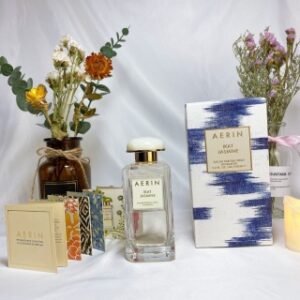 💹50✍️专柜版本
雅诗兰黛雅芮香水100ml！味道：圣托里尼茉莉，维吉尼睡莲。