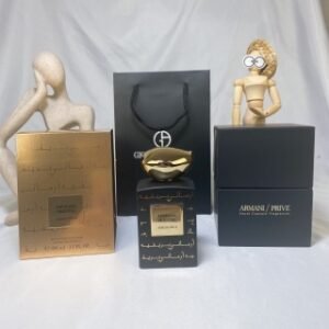 💹65✍🏻专柜版，
阿玛尼私藏孔雀石系列香水100ml！味道：贵族私藏，绿色孔雀石，限定纽约，沙马尔，苏州牡丹白瓶限量，靛蓝坦桑石，洋红坦桑石，红色孔雀石，黑色阿拉伯玫瑰