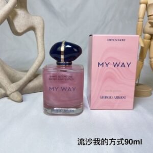 💹45✍️专柜版本
阿玛尼我的方式幻沙浓香水90ml
🔜 一比一质量❗️🔻2022阿玛尼GIORGIO ARMANI我的方式 MY WAY自我无界流沙款女士浓香水90ml
香调:花香调
前调:香柠檬 橙花
中调:晚香玉 茉莉
后调:香草 麝香 雪松
属性:女香