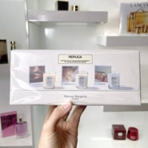 💹50✍️专柜版本
马丁马吉拉香薰蜡烛三件套 香薰蜡烛3×70g，(内含：火光、慵懒、泡泡浴)全是热门味道，超级超级想入…Maison Margiela经典之香💢