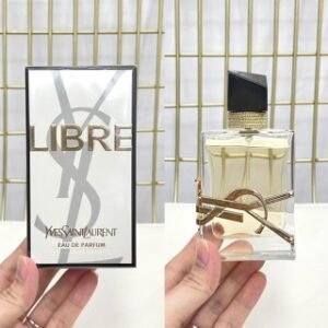 💹40✍🏻经典50ml
💹45✍🏻经典90ml
💹45✍🏻豹纹50ml
💹45✍🏻豹纹90ml
💹55✍🏻淡香90ml
💹45✍🏻加强90ml
专柜版,圣罗兰自由之香香水!经典版edp浓香30ml,50ml,90ml,豹纹限量版edp浓香50ml,90ml,edt淡香90ml,加强版edp浓香90ml。