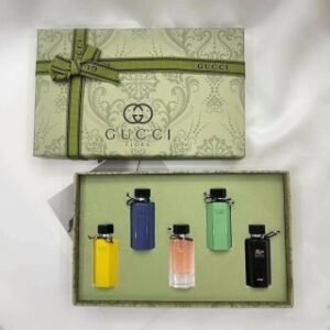 💹50✍️专柜版本
古驰花之舞香水小样五件套5ml×5。味道：花之舞➡︎黄瓶，紫瓶，粉瓶，绿瓶，黑瓶。