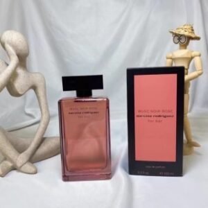 💹48✍️专柜版本，女士黑麝玫瑰
💹45✍️专柜版本，其他

纳西素香水100ml！味道：女士黑麝玫瑰，粉瓶，黑瓶，玫红瓶，白瓶