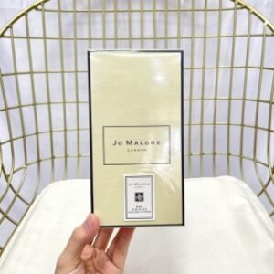 💹40✍️专柜版本
祖马龙香水2021春夏限量版100ml!味道:红色木槿花. 乳白色缅栀花,浅绿色梨花