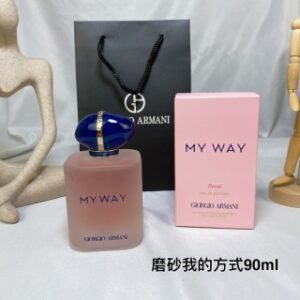 💹45✍️专柜版本
阿玛尼我的方式磨砂瓶香水90ml
🔜 一比一质量❗️Armani阿玛尼新款磨砂自我无界磨砂我的方式floral女士香水my way90ml
MY WAYFLORALEAU DEPARFUM
前调:埃及澄花、浓郁的意大利绿色柑橘、苦橙
中调:印度晚香玉、突尼斯橙花
基调:香草、白麝香