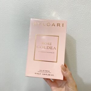 💹60✅专柜版，
（宝格丽玫瑰金漾经典款90ml）🔜这款香水不属于淡香，但也不算浓香，名字里有玫瑰两字，但玫瑰味不是很浓，非常的好闻，前调略带脂粉味。前调：石榴，玫瑰，麝香结晶中调：大马士革玫瑰，茉莉桔梗基调：麝香，檀木，乳香👏